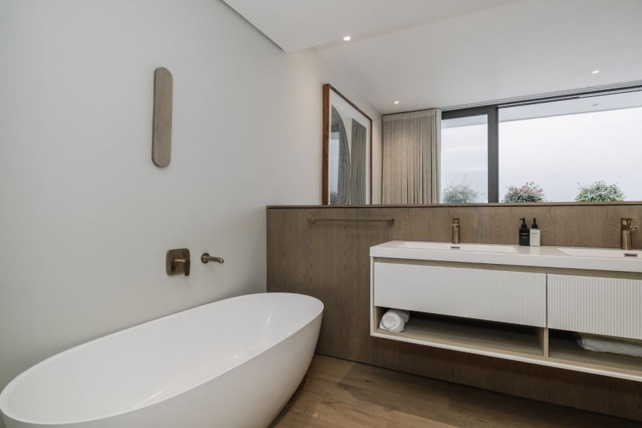 4 Bedroom Property for Sale in Fresnaye Western Cape